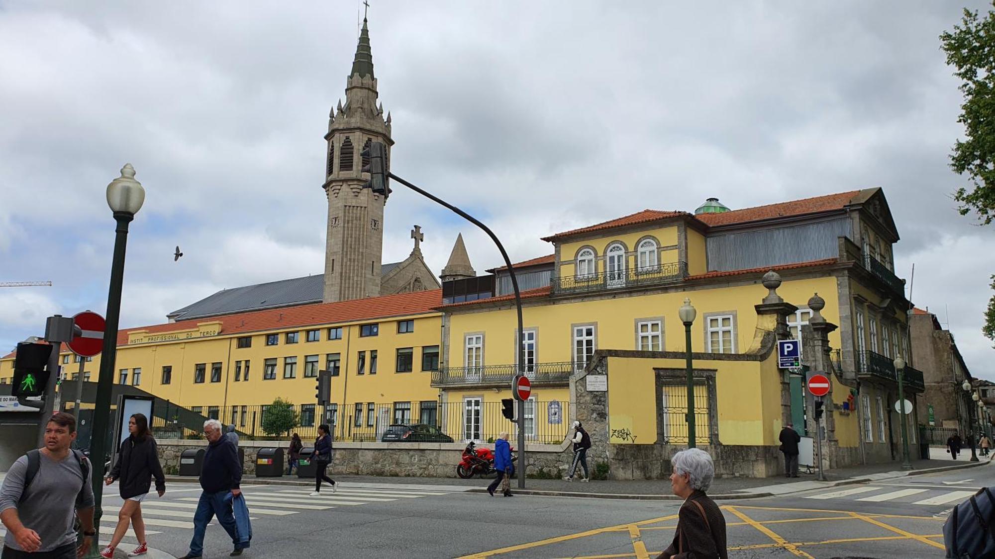 Downtown Porto With Parking Next To Subway Exterior foto
