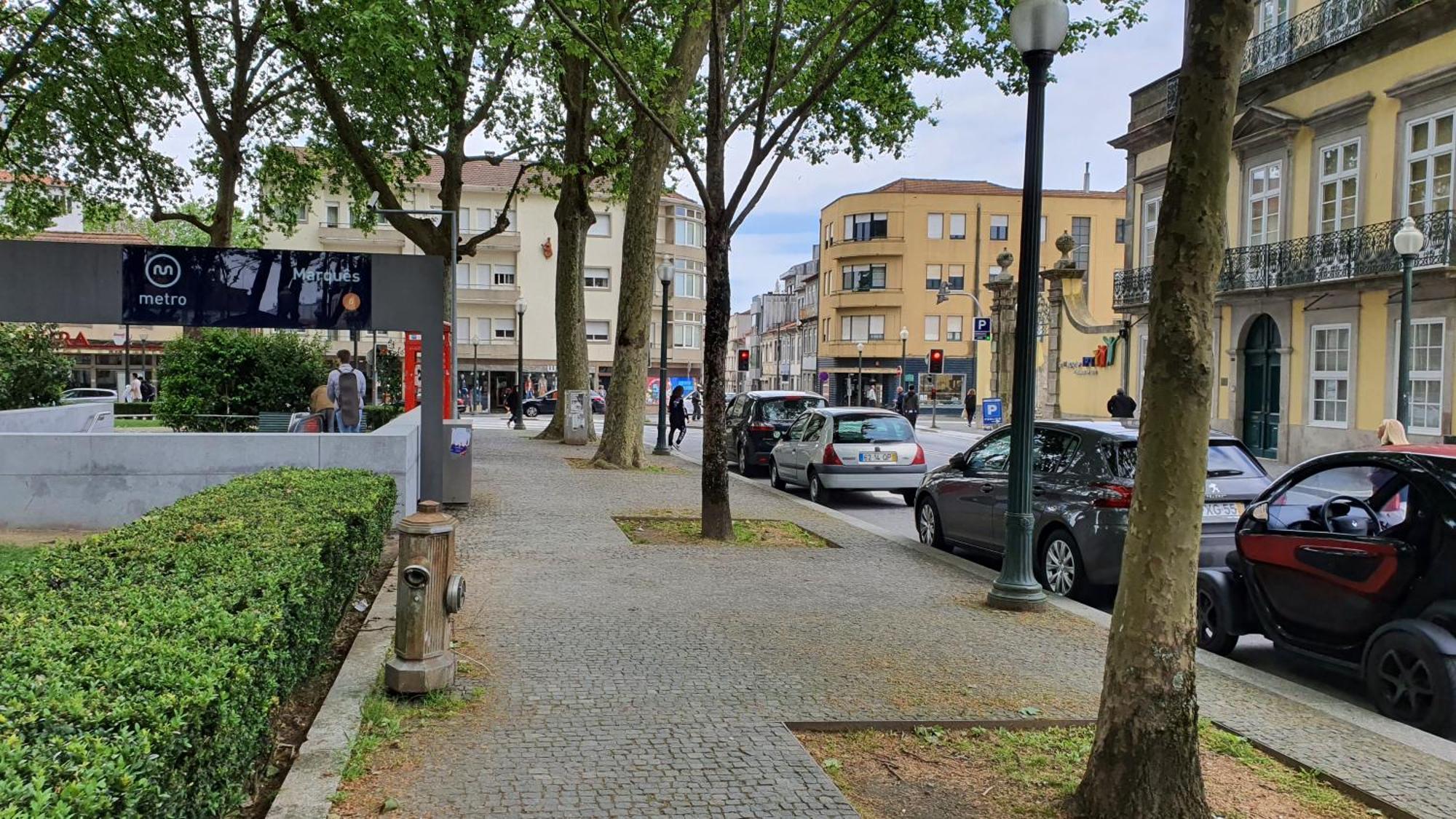 Downtown Porto With Parking Next To Subway Exterior foto