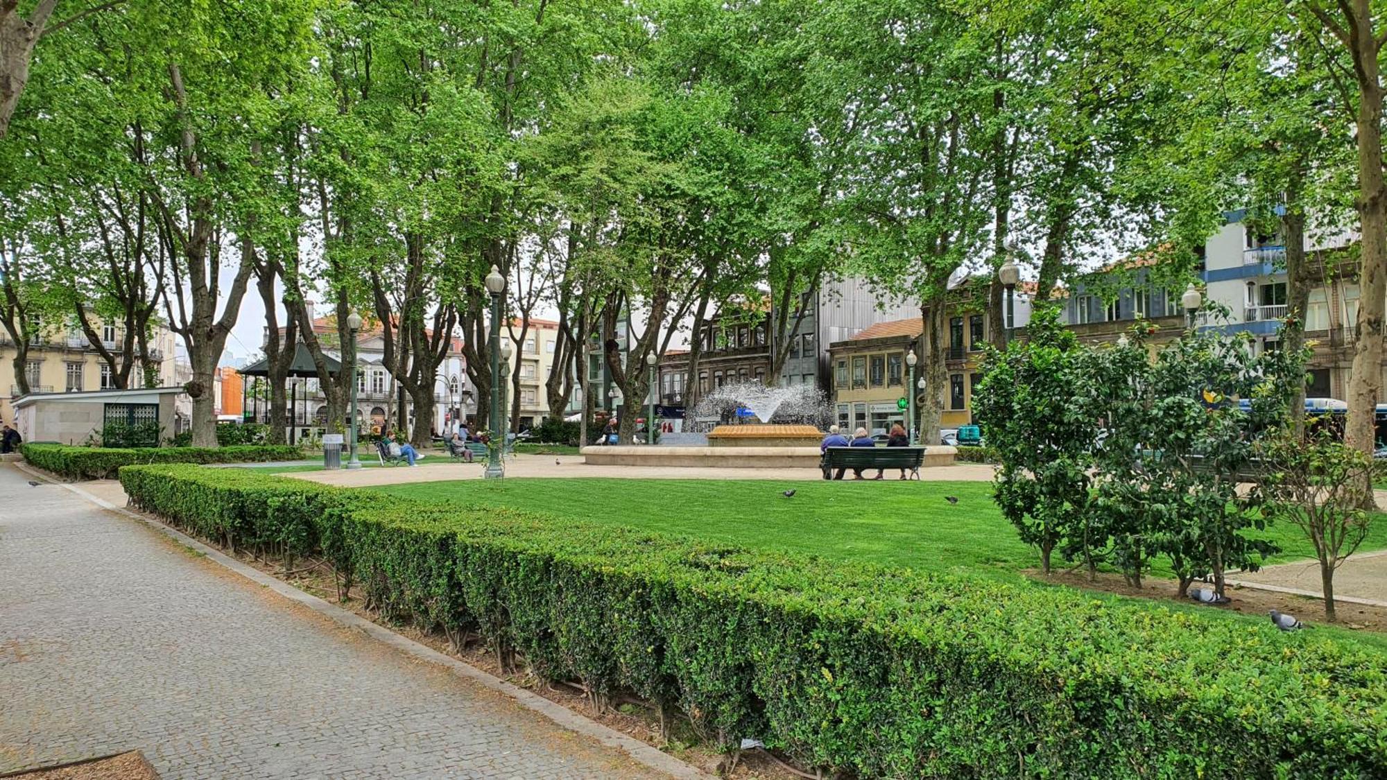 Downtown Porto With Parking Next To Subway Exterior foto